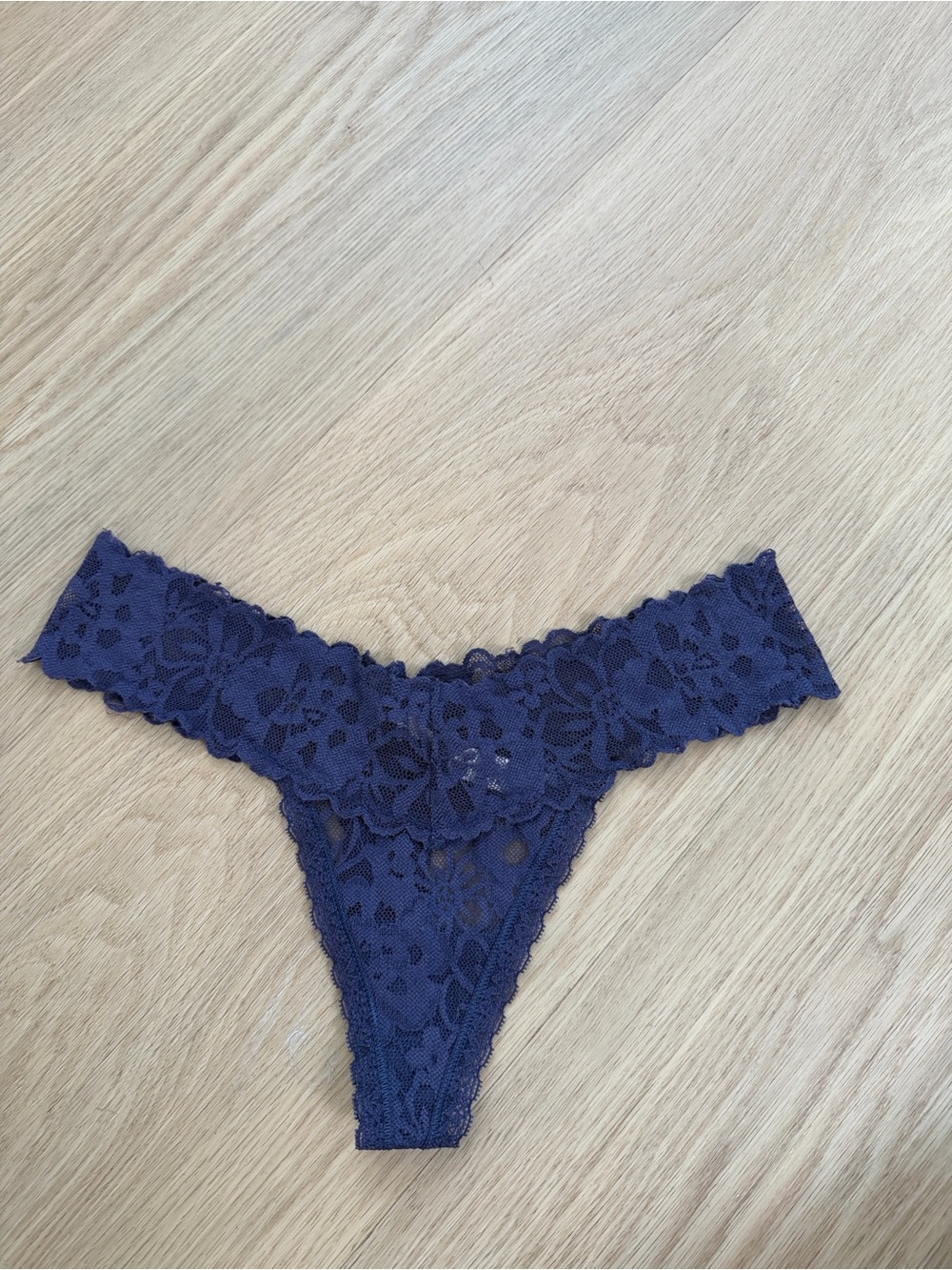 Victoria’s Secret Lace Thong Panty S
